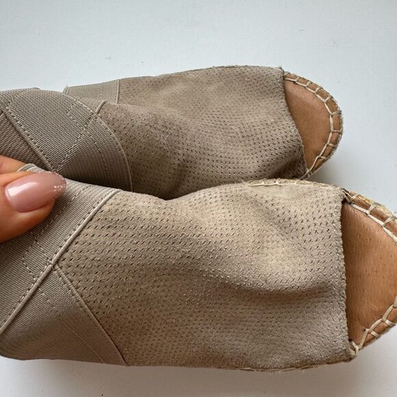 Gentle Souls Colleen Espadrille Wedge Sandals Womens 8 M Grey Tan Suede Shoes - Picture 8 of 12
